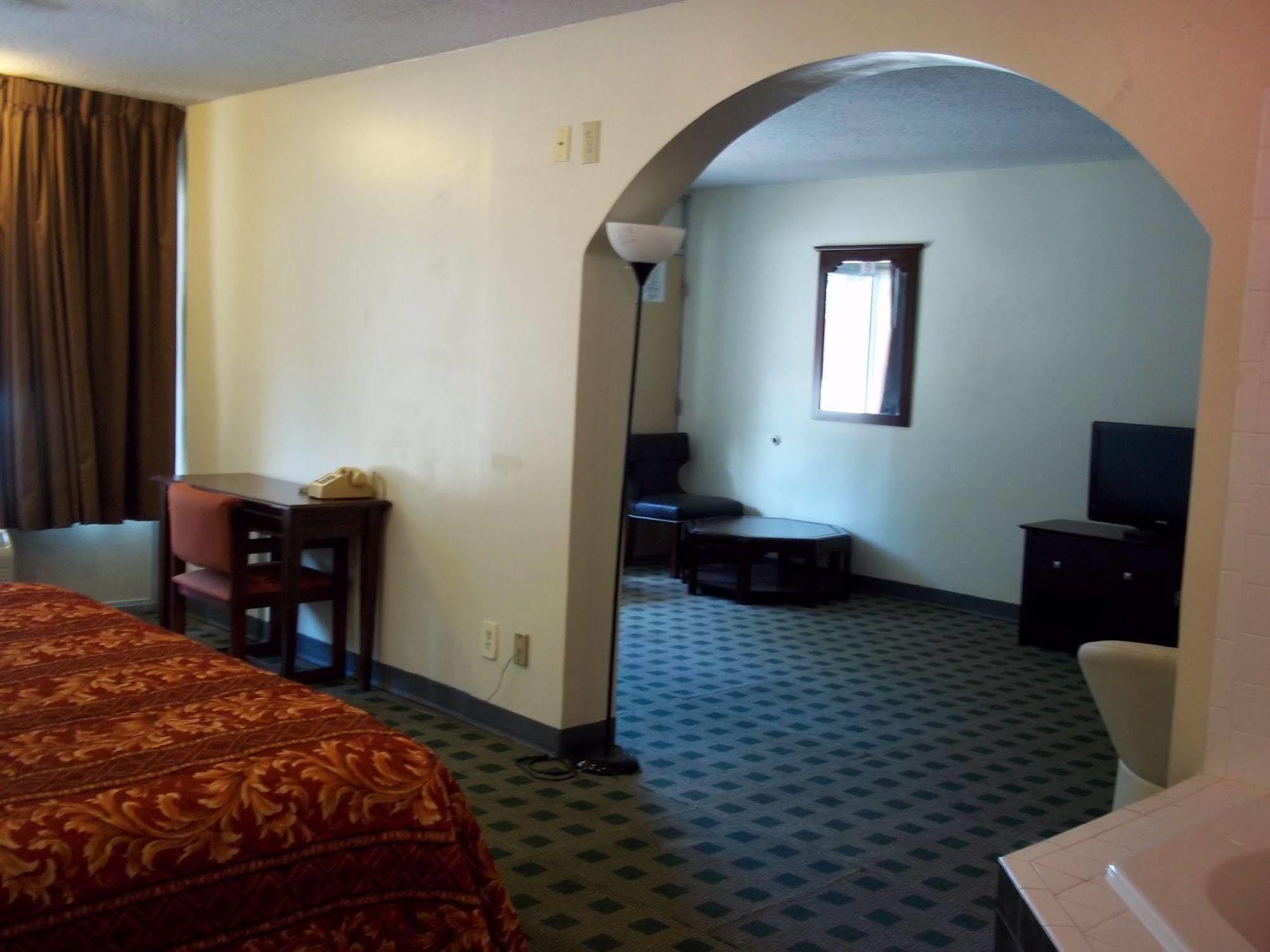 Red Roof Hotel LaGrange